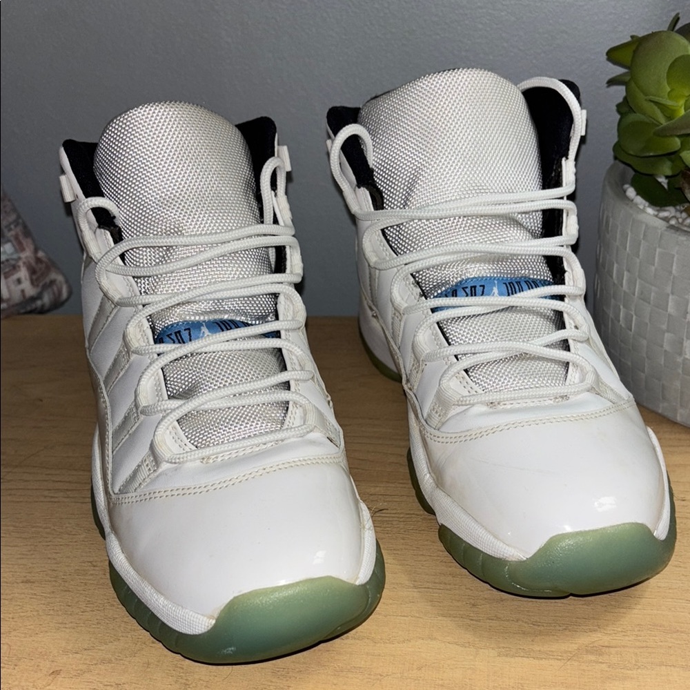 Air Jordan 11 Retro “Legend Blue” – Size 7Y - Picture 3 of 13